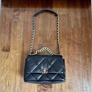 Chanel 19 Large